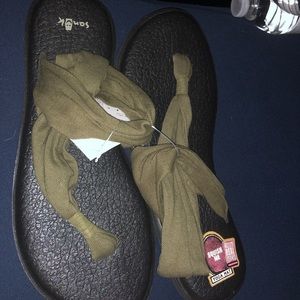 NEW WITH TAGS:: Sanuks!